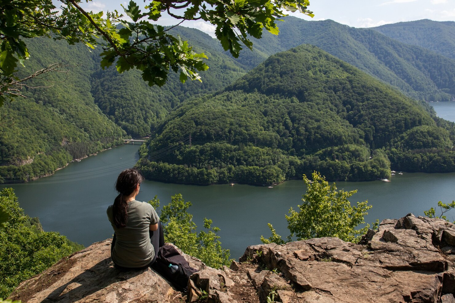 Paisaje de montaña que representa constancia y equilibrio